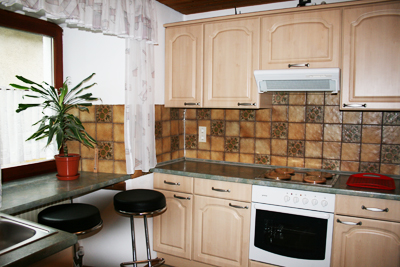 The kitchen in our accommodation FERIENHAUS NORD-OBERPFALZ is comfortably furnished