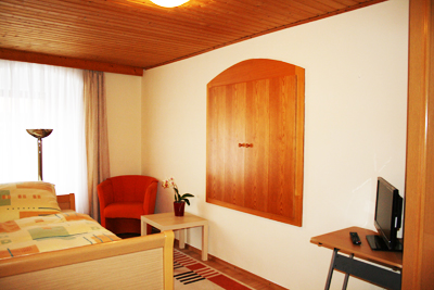 A single bedroom with flat-tv in our guesthouse